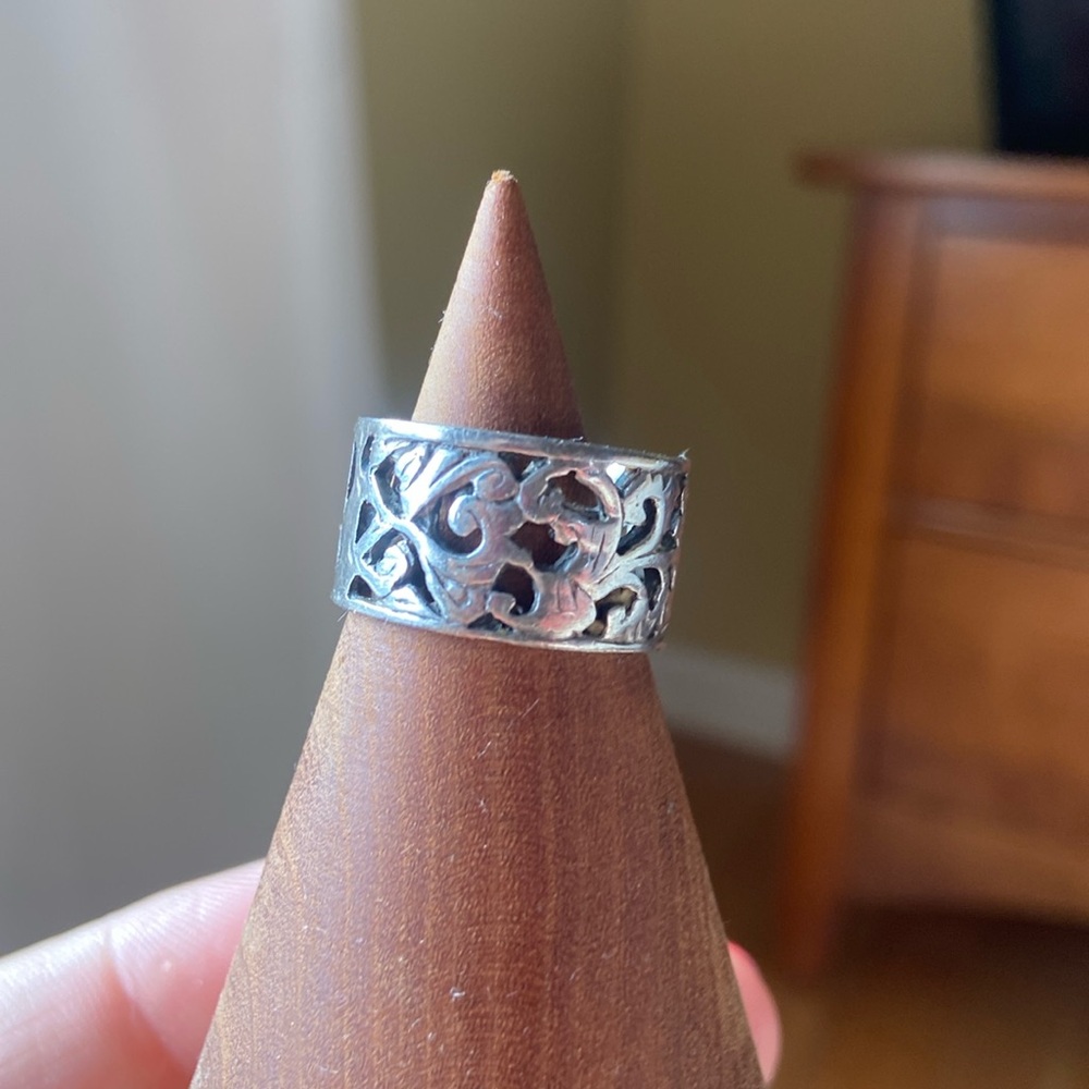 Size 8 sterling silver ring